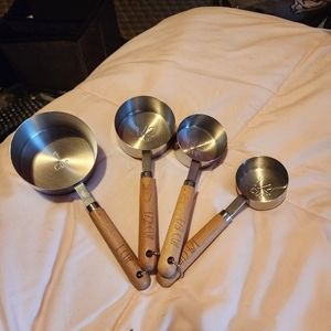 Measuring cups